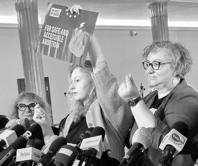 You can help to get the EU to lift burdens &amp; pressure on women/pregnant people who need abortion care. Please sign &amp; share: myvoice-mychoice.org/our-demands
#AbortionIsHealthcare #abortionrights