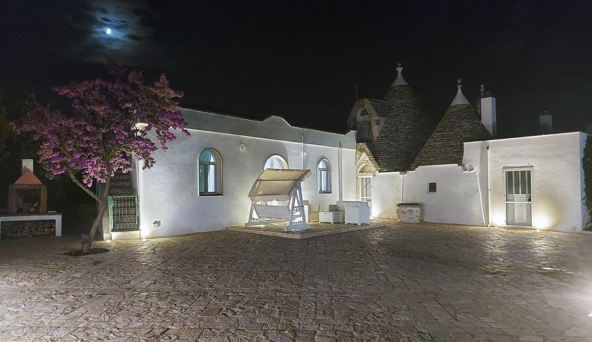 HomeExchange's tweet photo. The Trulli of #Alberobello is located in the Itria Valley in southern Italy. It's one of the most charming area of Italy's Puglia Region and a UNESCO World Heritage Site.

Swap to a fabulous trulli house: https://t.co/NKHxgNsZzu

#Italy #Puglia #UNESCO #travel #homeswap #holiday https://t.co/hcFtOjGwCw
