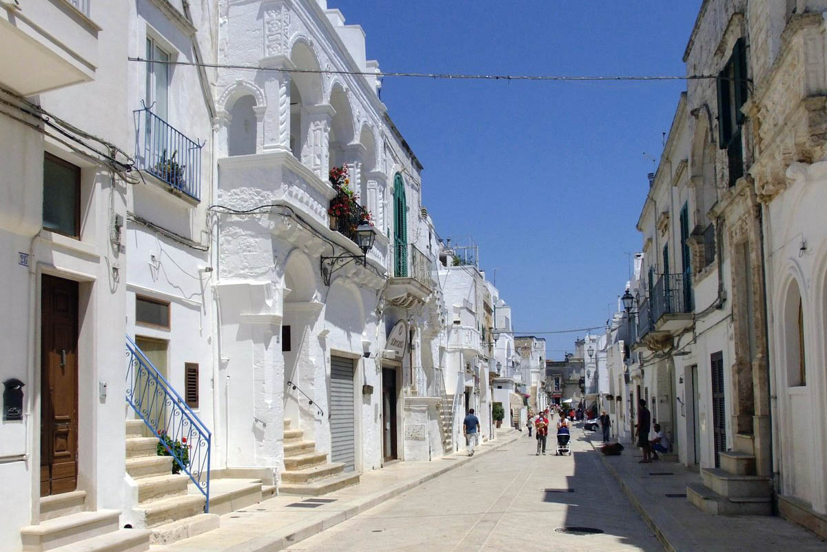 HomeExchange's tweet photo. The Trulli of #Alberobello is located in the Itria Valley in southern Italy. It's one of the most charming area of Italy's Puglia Region and a UNESCO World Heritage Site.

Swap to a fabulous trulli house: https://t.co/NKHxgNsZzu

#Italy #Puglia #UNESCO #travel #homeswap #holiday https://t.co/hcFtOjGwCw