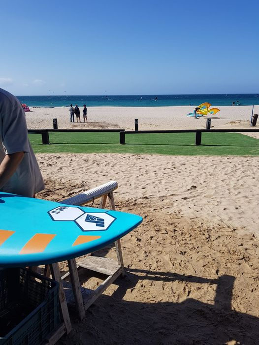 OutTarifa's tweet photo. Levante 💕🤙
7 - 8 Bft.
sails: 3,7 - 4,0
wings: 3,0 - 3,5
#strongwind 
#Levante 
#tarifa #playadevaldevaqueros 
#windsurf #wingfoil https://t.co/sVQ1qiioPo