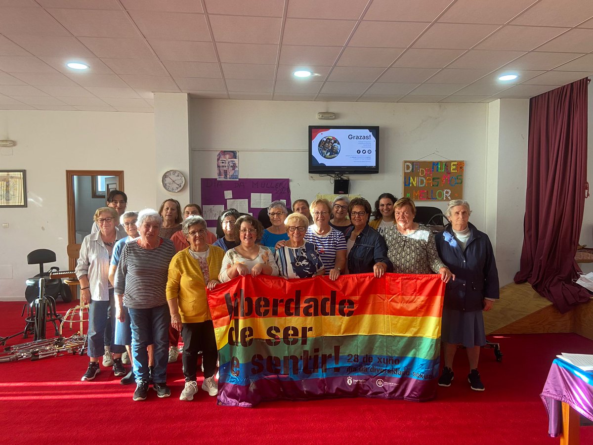 alasacoruna's tweet photo. Marabilloso peche en Estramundi, #Padrón, dos faladoiros sobre diversidade 🏳️‍🌈 da campaña Liberdade de #SerESentir da @Depucoruna 

👵 Mulleres bravas comprometidas cos dereitos humanos e cos coidados https://t.co/tgoCyvzfFg