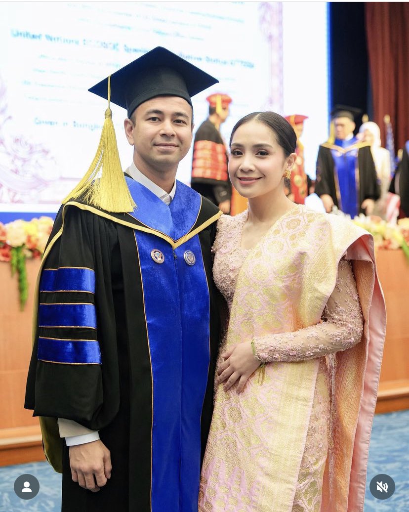 Perkenalkan. Dr. Raffi Ahmad

👌😂