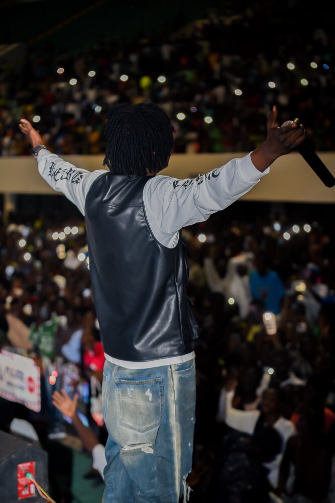 bignabs_'s tweet photo. @Ricch_rich7 brought out the heat and chills at the “How I’m Built Concert” at the Aliu Mahama Sports stadium over the weekend, my lenses were out for him

Shot by me📸

#HowImBuilt
#CantBeSaved
#ExtraExtra https://t.co/dTtIolz0oV