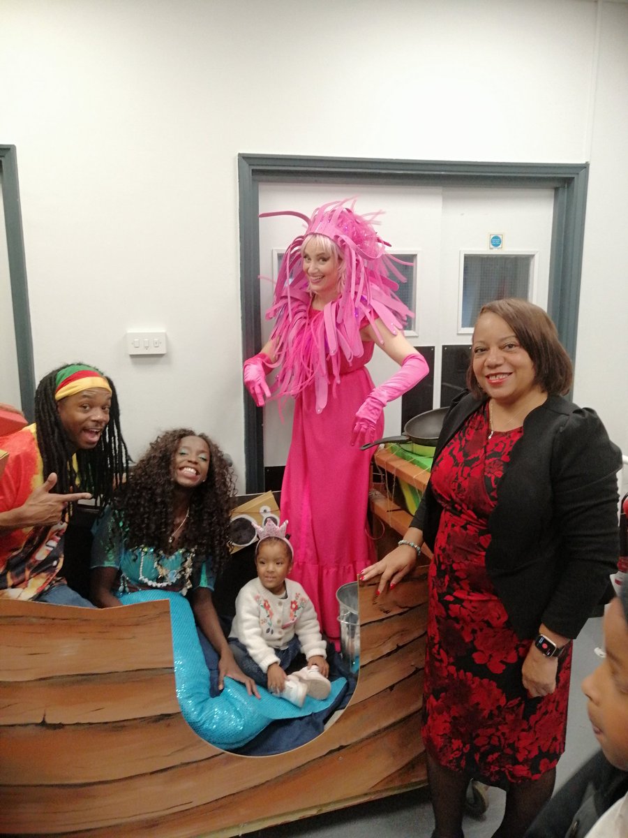 SponProdsTC's tweet image. What a fabulous opening weekend for #THELITTLEMERMAID that was! 4 highly entertained crowds &amp;amp; lots of happy, smiling children 😊 Special thanks to Lewisham&apos;s mayor @Brenda_Dacres for visiting yesterday with her niece! #BlackHistoryMonth Just 14 shows left! spontaneousproductions.co.uk/events/the-lit…