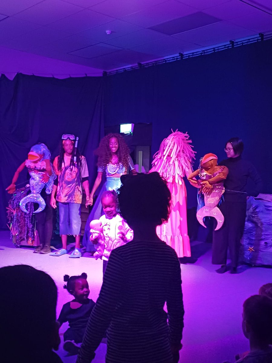 SponProdsTC's tweet image. What a fabulous opening weekend for #THELITTLEMERMAID that was! 4 highly entertained crowds &amp;amp; lots of happy, smiling children 😊 Special thanks to Lewisham&apos;s mayor @Brenda_Dacres for visiting yesterday with her niece! #BlackHistoryMonth Just 14 shows left! spontaneousproductions.co.uk/events/the-lit…