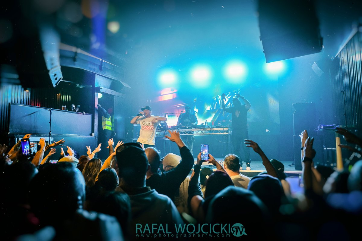 wojcicki_rafal's tweet photo. Kaliber 44.
#kaliber44 #hiphop #oldschool #rafalwojcicki #photographerrw #dublin #rap #dj #photography #photosh #Katowice https://t.co/cauTeU9kRJ