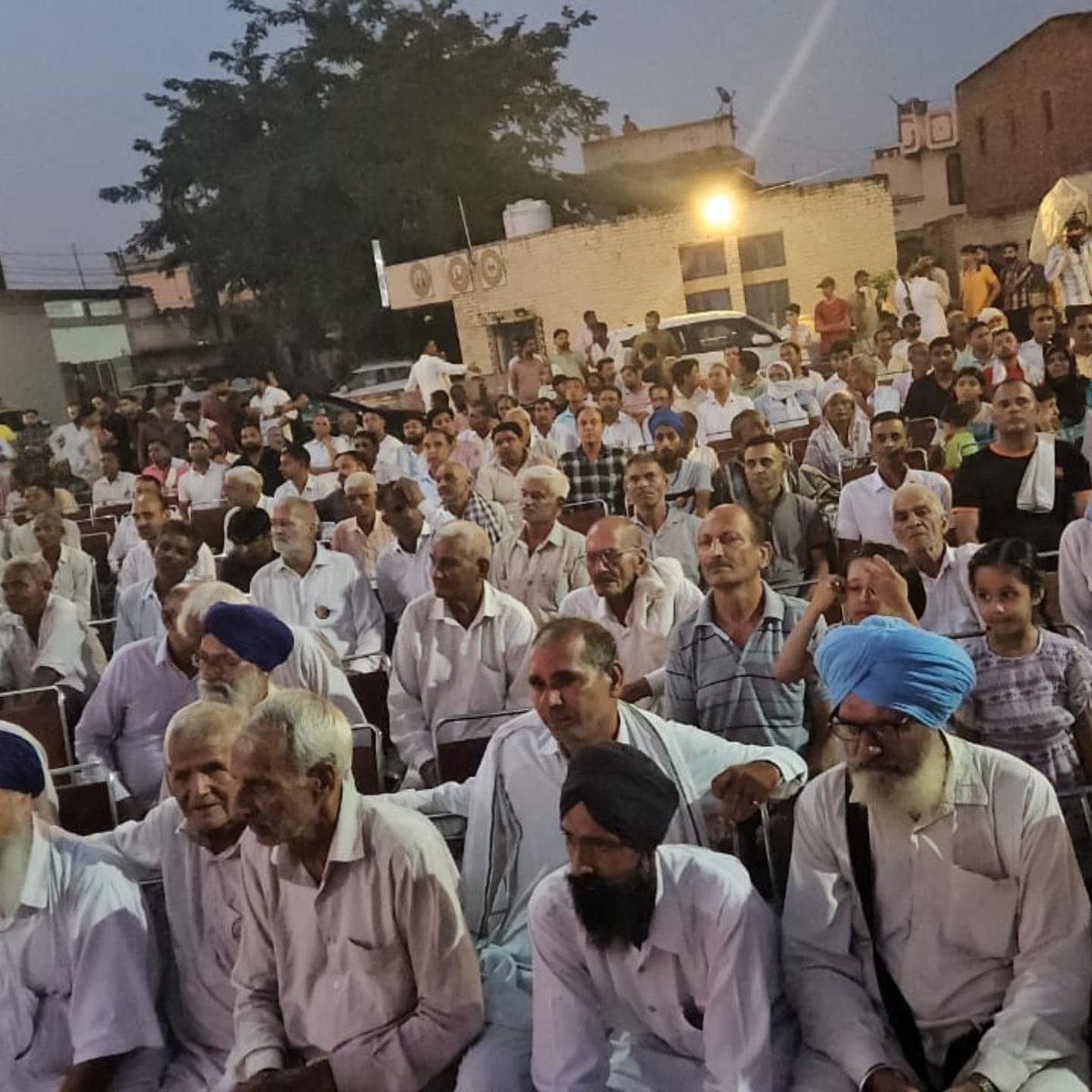 Ranjitpalpunjab's tweet photo. ਆਮ ਆਦਮੀ ਪਾਰਟੀ ਦੇ ਉਮੀਦਵਾਰ ਚੌਧਰੀ ਆਦਰਸ਼ ਪਾਲ ਦੇ ਹੱਕ ਵਿੱਚ ਪਿੰਡਾਂ ਚ' ਮੀਟਿੰਗਾਂ ਕਰਵਾਈਆਂ ਗਈਆਂ|

#aamaadmiparty #aamaadmipartyharyana #aamaadmisarkar #ranjitpalsingh  #electioncampaign #tradewing #districtpresident #ranjitpalsinghpunjab https://t.co/CVMsWczllL