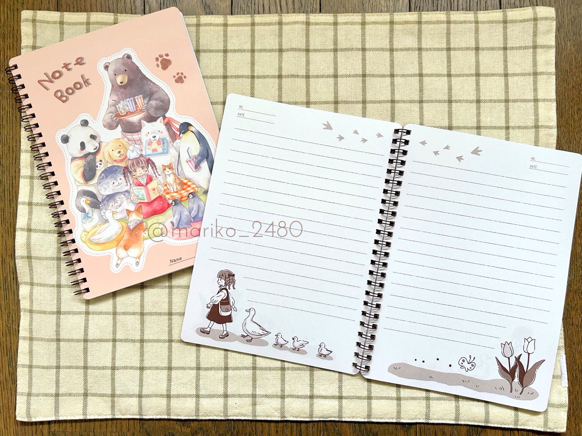 🌷新作グッズ紹介その③🌷

⚫︎リングノート[みんなで朗読会柄]
A5サイズ 60ページ

角丸加工で優しい風合いのリングノートです🐻
中身もオリジナルデザイン✨

#newwaveillustrators 