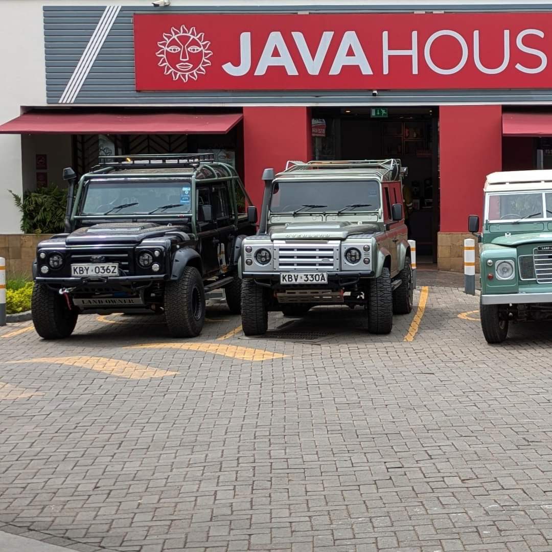 JaMtoka's tweet image. .@javahouseafrica Coffee, Elegance, a Lone Land Cruiser and lots of Land Rovers #AboveAndBeyond #LetsGoPlaces #JavaLove (Via Overland 4X4 Terrafirma Kenya)