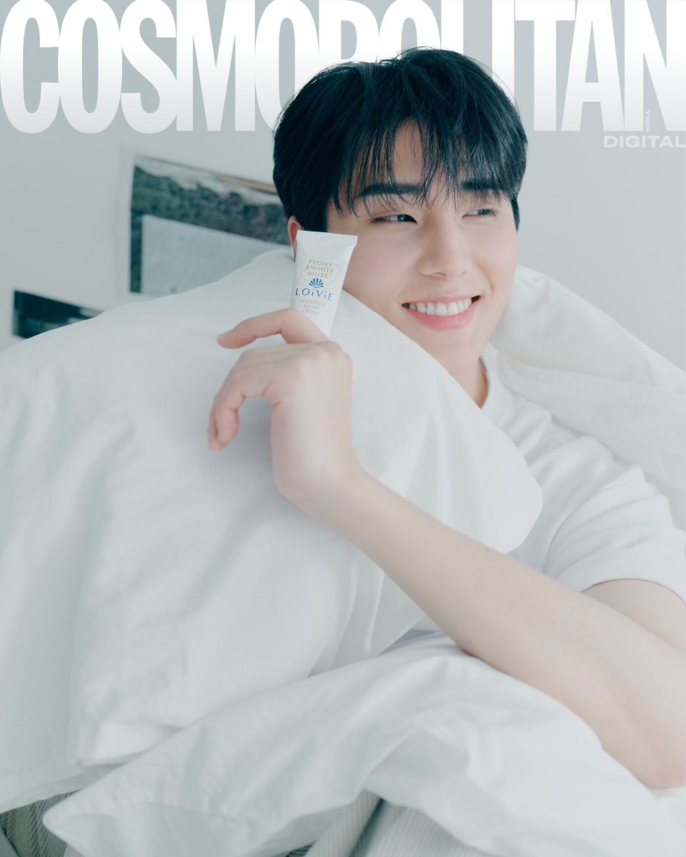 cosmokorea's tweet photo. 어서와요, 기다렸어요! 이 조합, 이 케미 최애임을 고백합니다😍 #로이비 앰버서더가 된 데이식스 #영케이 를 코스모가 가장 먼저 만났습니다.

🔗https://t.co/WkiPyJeS6Z

#제작비지원 #데이식스영케이 #오드퍼퓸롤온 #퍼퓸드핸드크림  #로이비향수 @day6official @LOiViE_official https://t.co/CK2zbRNsOg