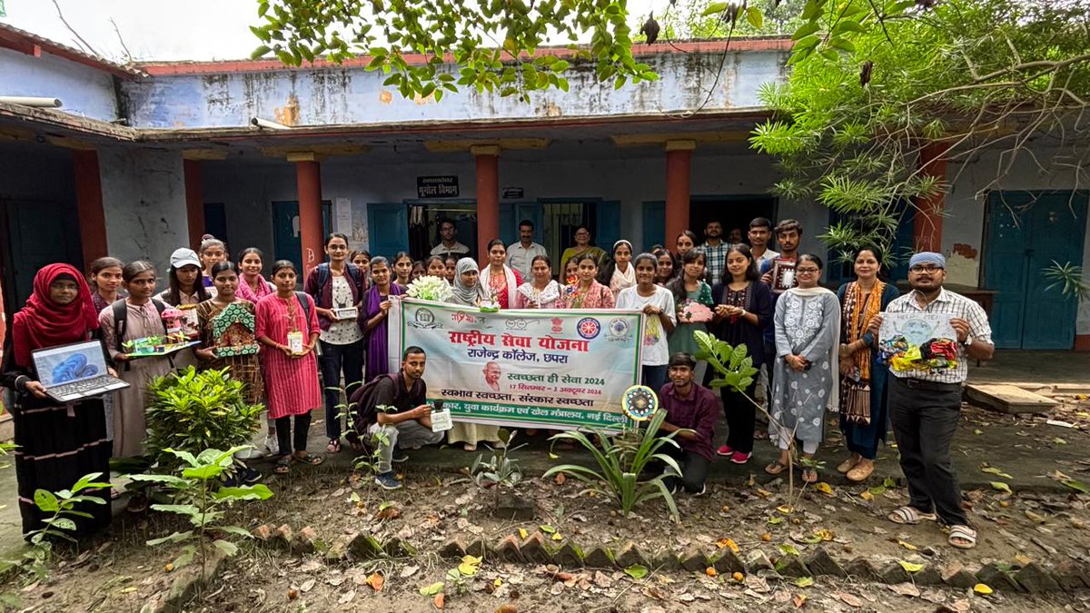 NSSRDPATNA's tweet photo. A waste art exhibition organized under the #SwachhtaHiSeva campaign by NSS unit of Rajendra College, Chhapra, Bihar. In this, the students made useful and decorative items from waste and displayed them. 
@YASMinistry 
@mansukhmandviya 
@_NSSIndia 
@ArtCultureYouth https://t.co/mLQcYaeQfQ