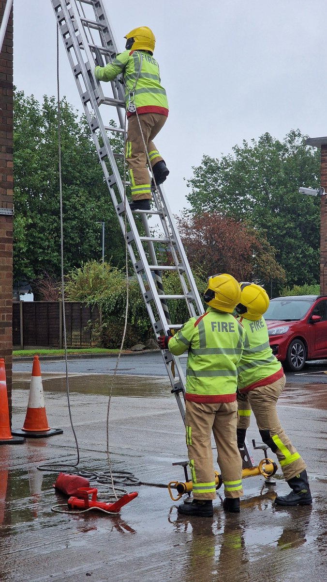 🌧No matter the weather, Blue Watch, Ellesmere Port Fire Station is committed to keeping our community safe!

💪🚒Today, we honed our skills with height safety training, ensuring we're always operationally prepared. Together, we maintain high standards and work hard for you!