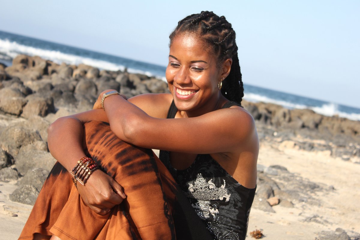 Todos los sonidos de esta sesión provienen del África Sub-Sahariana. Morna y coladeira caboverdiana, sonidos afrocubanos, diferentes ritmos africanos y afrobeat conforman esta sesión.

gladyspalmera.com/de-cabo-verde-…