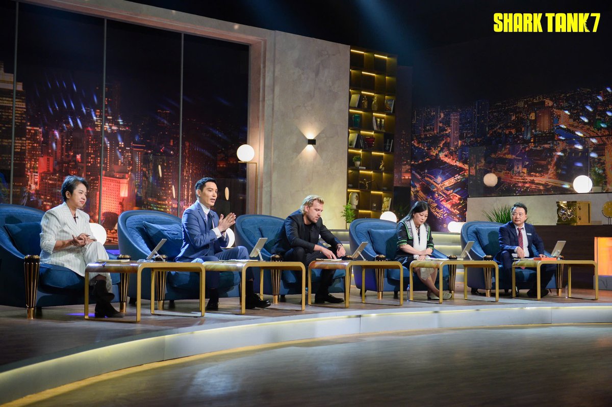 BebaHector's tweet photo. Năm 2024 hồi đó mình đi săn SharkTank và được lên tivi, dù hơi run nhưng mà trộm vía kết quả cũng tạm được. Cùng đón chờ SharkTank vào 20h30 tối nay trên VTV3.
#LadolVita #Socola #VietNam #SanphamViet https://t.co/nrjtoRUfOa