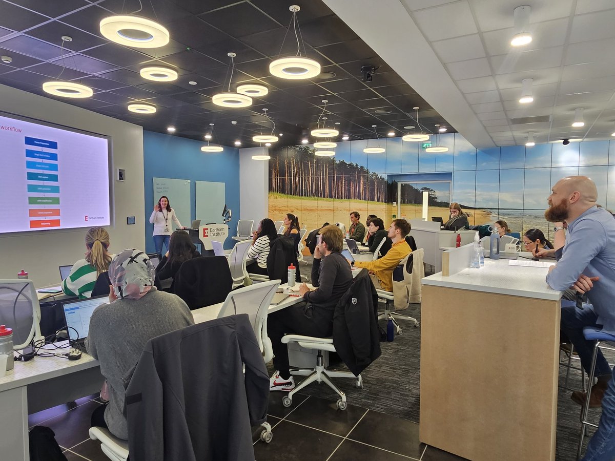 Emily Angiolini (@angiolini1) on Twitter photo Welcoming delegates to <a href="/EarlhamInst/">Earlham Institute</a> Single Cell RNAseq Laboratory course with a bit of theory. Great to have such a diverse group of backgrounds from attendees. Welcoming delegates to <a href="/EarlhamInst/">Earlham Institute</a> Single Cell RNAseq Laboratory course with a bit of theory. Great to have such a diverse group of backgrounds from attendees.