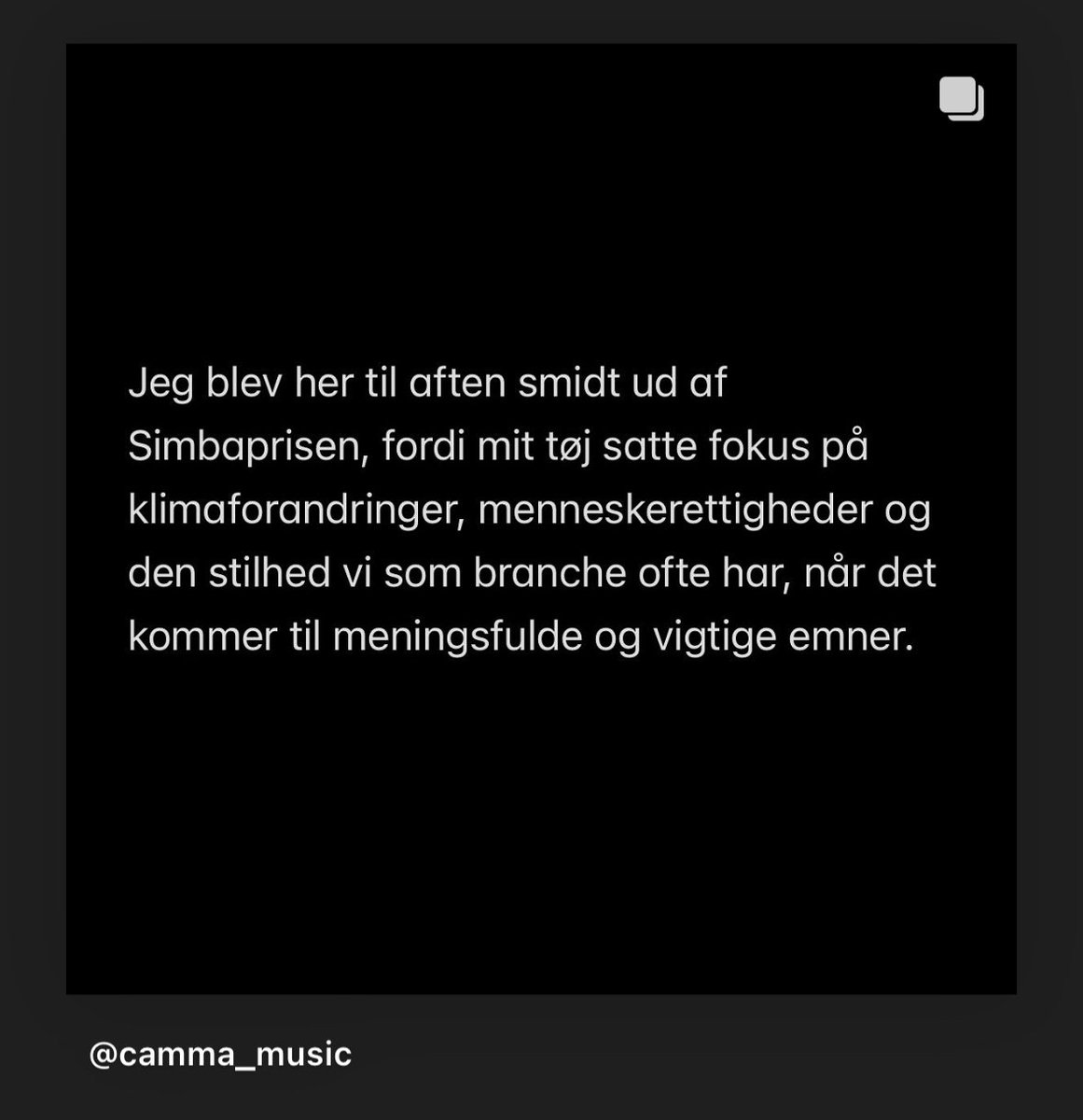 Vi har et problem, og det breder sig. Det er ikke kun mine politiker kollegaer, der hakker på folk for at vise deres mening ved fx at gå på gaden. 

For nylig så vi Tivoli smide en ud pga en t-shirt, og nu sker denne udsmidning.

Vores demokratisk er såret.

#dkpol #dkmedier