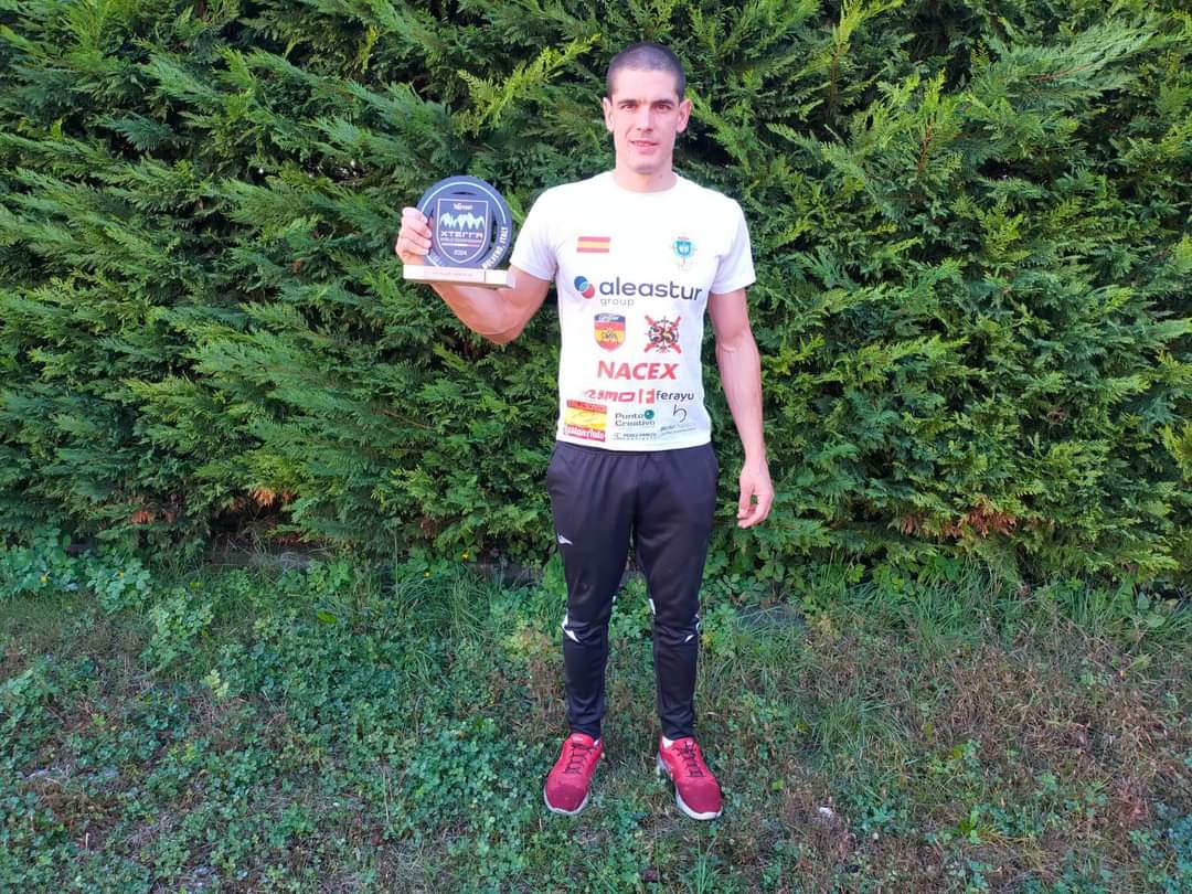 FUTER_ET's tweet photo. El soldado Pareja, del Regimiento "Asturias" 31 de la Brigada "Guadarrama" XII, se ha coronado Subcampeón Age Group, en el campeonato mundial de Xterra en Molveno, Italia, en la modalidad de triatlón.
#SomostuEjército
#EjércitodeTierra #BrigadaGuadarramaXII https://t.co/VJlTxIoGvI