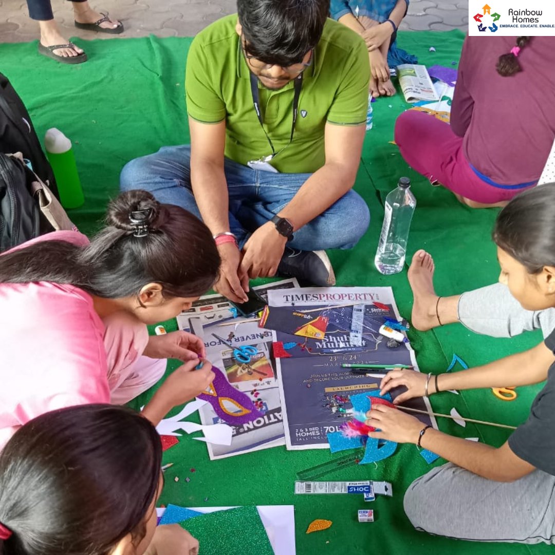 rainbowhomesin's tweet image. Happy faces from a Pride Mask Making event today our Delhi Rainbow home, organised by Deloitte, through Goodera. 🌈 Our children enjoyed a creative and colourful day, celebrating diversity and self-expression. 

#RainbowHomesProgram #Deloitte #Goodera