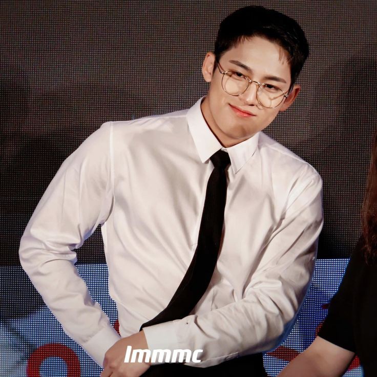 Mbok kalo mau memperebutkan lelaki tuh mbok minimal tampilannya kayak Mingyu  gini