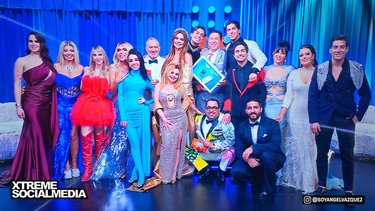 FOTO OFICIAL DE LOS INTEGRANTES DE LA CASA DE LOS FAMOSOS MÉXICO CON EL GANADOR MAYITO. ❤️🎉🏆🏅 #LaCasaDeLosFamososMx #Mayito