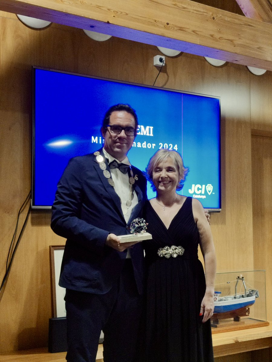 Moltes gràcies a tots els senadors de <a href="/JCICatalonia/">JCI Catalunya</a> per el reconeixement amb el Premi JCI “Jordi Pedragrosa i Garcia” al Senador més destacat. 

Es tot un honor rebre aquest premi de mans de la Laia Urdi Board Member de JCI Senate Europe