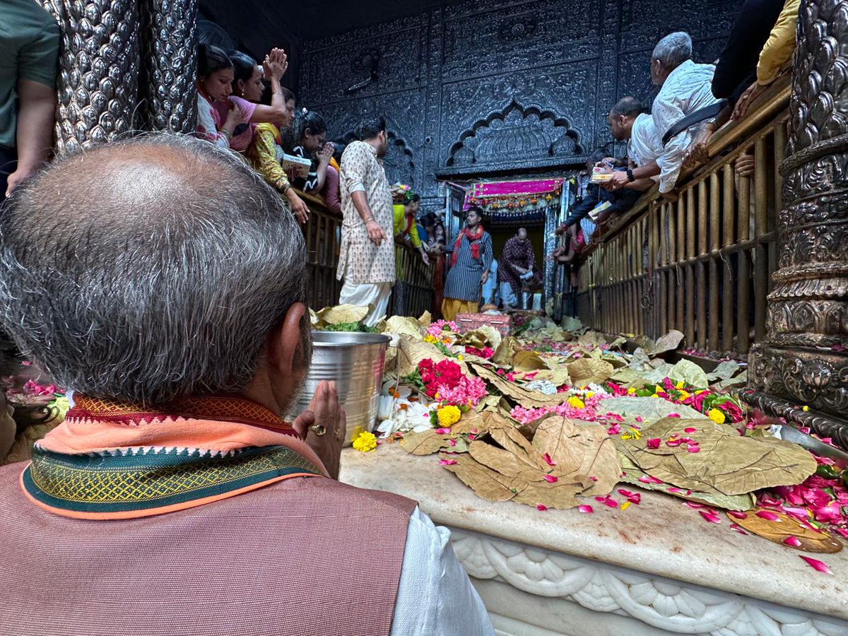 sunilbharala's tweet photo. आज मैंने मथुरा के प्रसिद्ध बांके बिहारी मंदिर में दर्शन किए।
भगवान कृष्ण के प्रति श्रद्धा और प्रेम का अद्भुत अनुभव मिला। हर एक पल दिव्य था। जय श्री कृष्ण!"
#baankebihari https://t.co/iQwh4bkolV