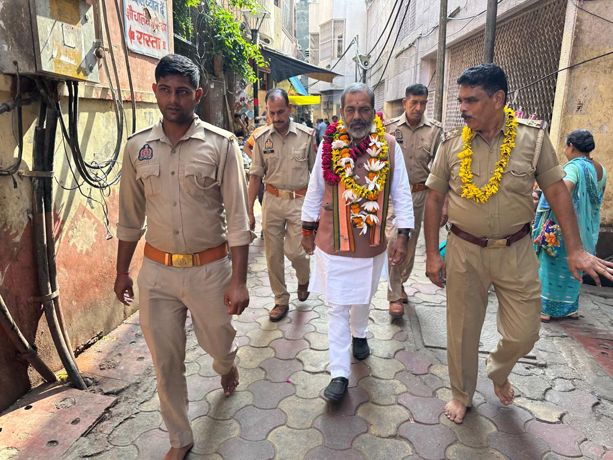 sunilbharala's tweet photo. आज मैंने मथुरा के प्रसिद्ध बांके बिहारी मंदिर में दर्शन किए।
भगवान कृष्ण के प्रति श्रद्धा और प्रेम का अद्भुत अनुभव मिला। हर एक पल दिव्य था। जय श्री कृष्ण!"
#baankebihari https://t.co/iQwh4bkolV