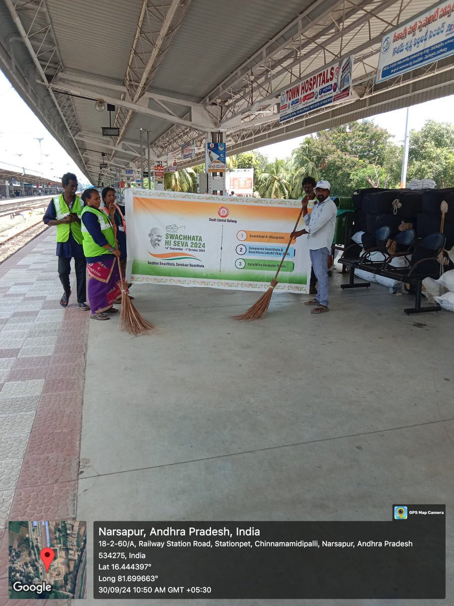 drmvijayawada's tweet image. #SHS2024 Campaign in full swing at #Narsapur Station
Today, mass cleanliness drives were conducted at offices, institutions, railway schools &amp;amp; more!
#SwachhataHiSeva2024
#SwachhBharatMission
#BZASHS24
@swachhbharat
@SCRailwayIndia
@RailMinIndia