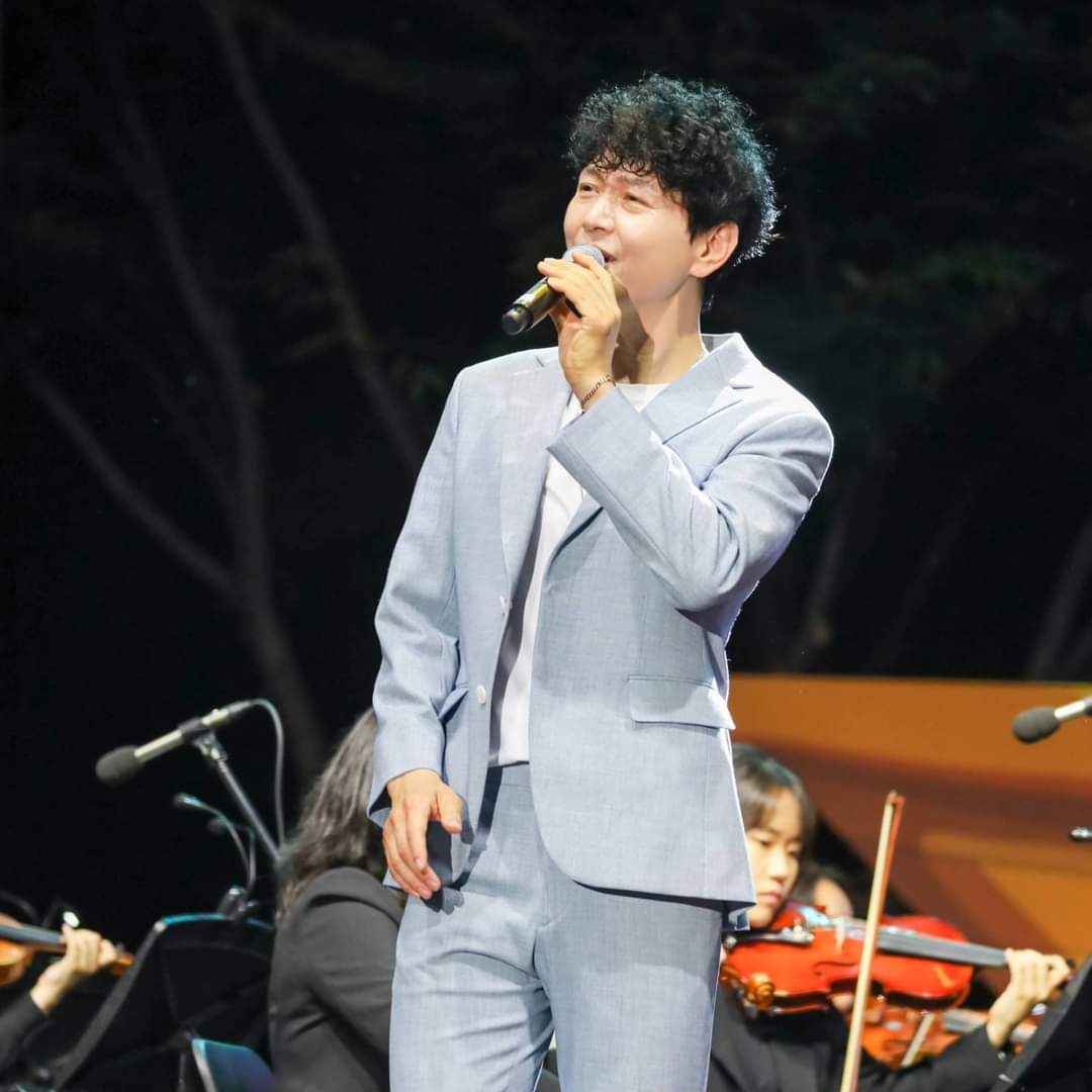 leegunmyung_com's tweet photo. #이건명
Posted @coolmyung
#장생포의바닷바람
#금호강의강바람
이틀간의 상쾌하고 시원한 공연.
함께 즐겨주신 #관객여러분감사합니다.
이번주는 #구리시에서뵐게요~^^
멋진수트 #엘레바또 #elevato
감사합니다. https://t.co/0j7h269jpt