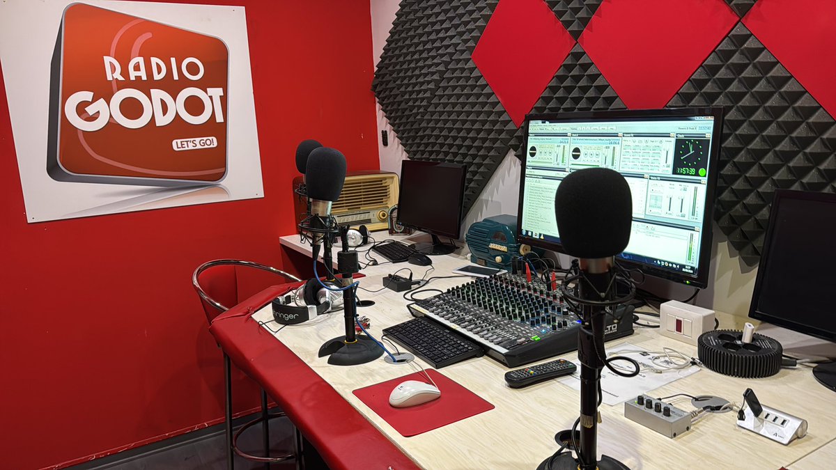 Da lunedì 14 torno in onda con Pit Talk e dao studio di Radio Godot. Un ritorno al passato ma guardando al futuro 
Siete pronti? 
#pittalk #f1 #formula1 #sound #passion #radio #podcast