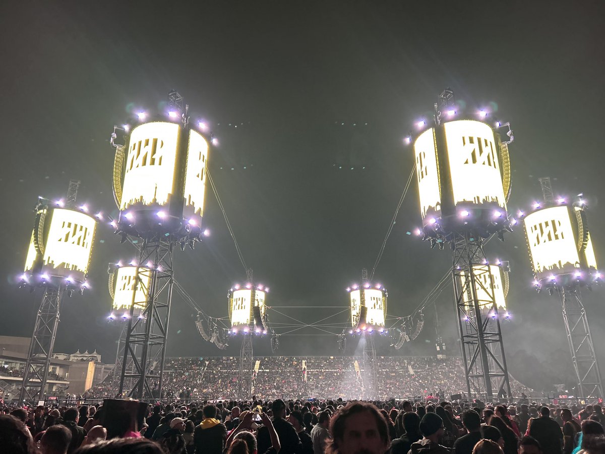 _HANNO's tweet image. Llegamos a la misa de las 9pm #NoRepeatWeekend #72M @Metallica 👊🏻