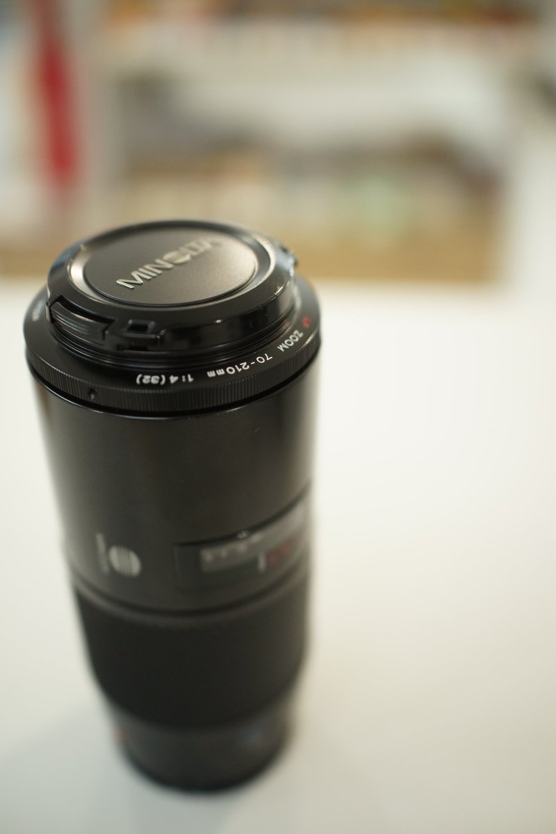 通称「茶筒」と呼ばれるレンズを ご存じだろうか？ MINOLTA AF70