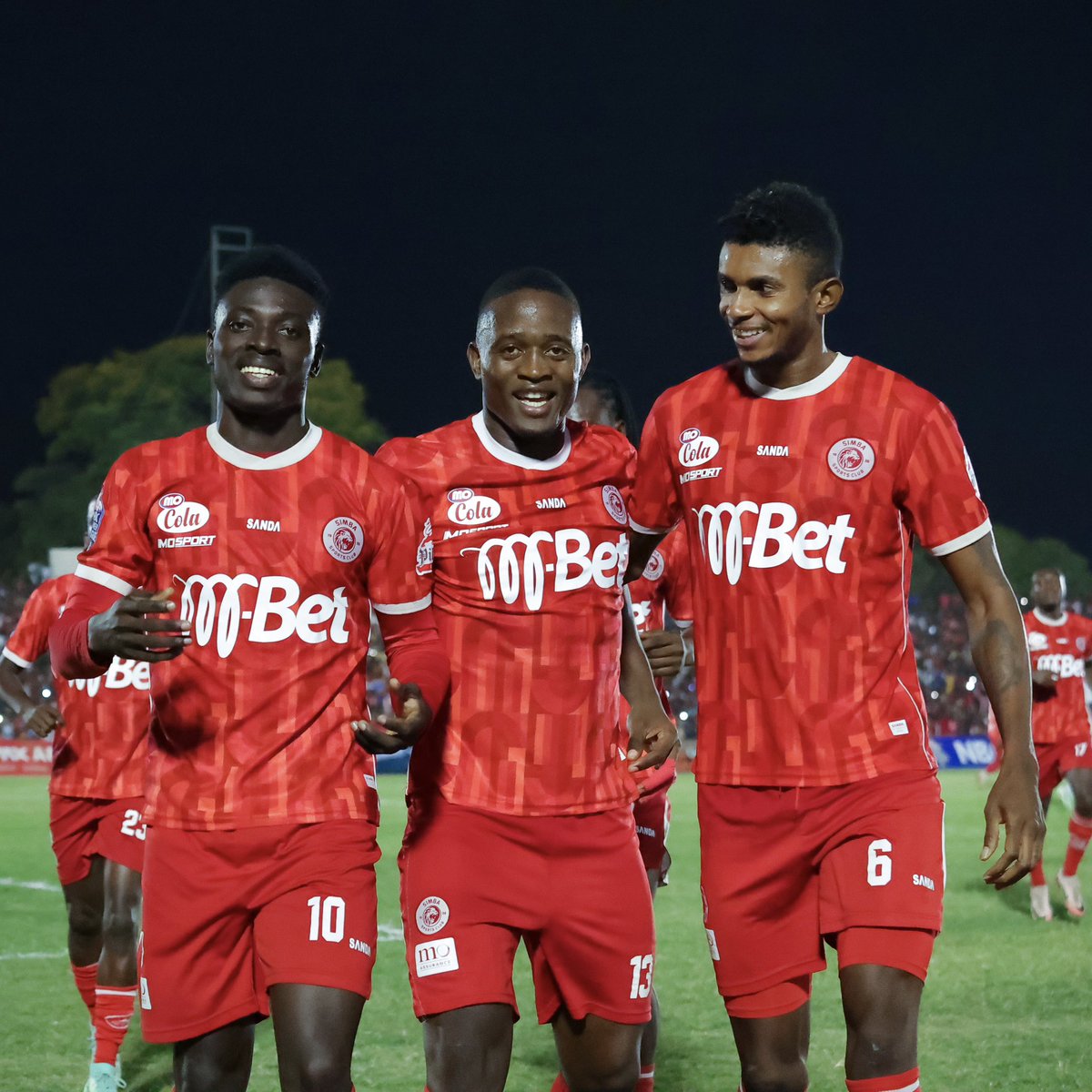 SimbaSCTanzania's tweet photo. Kazi na walima zabibu tumeimaliza vyema.

Msimu wa kufurahi unaendelea. #WenyeNchi #NguvuMoja https://t.co/sxOBf4qwY8