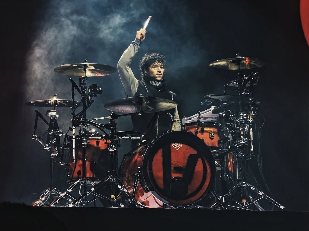 stephaniesrose_'s tweet photo. i can’t shut up about this concert bring me back bring me backkk #ClancyToronto https://t.co/B1bKR7PRuV