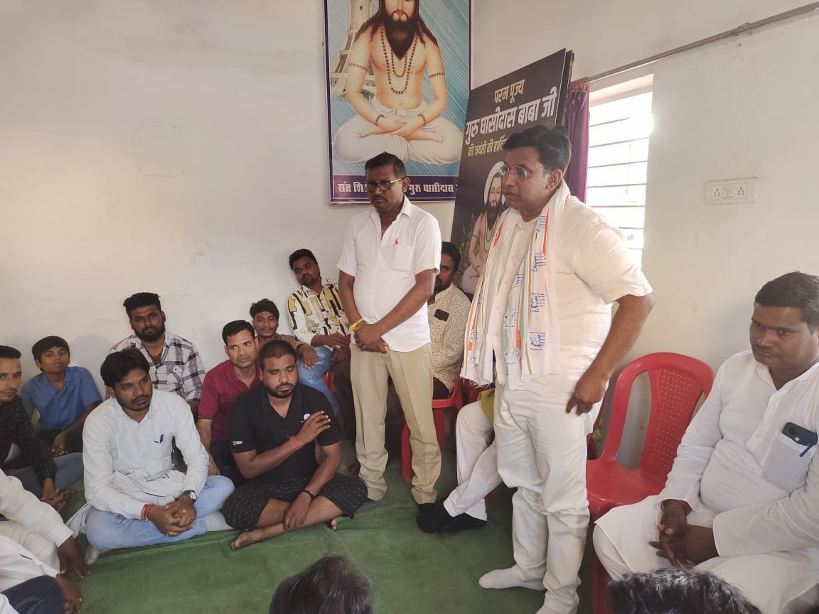 psharmainc's tweet photo. छत्तीसगढ़ न्याय यात्रा का 2 अक्टूबर को रायपुर में प्रवेश होगा, जिसे लेकर रायपुर ग्रामीण क्षेत्र में व्यापक तैयारियाँ की जा रही हैं। इस संदर्भ में महत्वपूर्ण बैठकें सोनडोगरी, गोगांव, गोदवारा, गंगानगर, भनपुरी, मोवा और बिरगांव में आयोजित की गईं। इन ब���ठकों में स्थानीय लोगों ने न्याय यात्रा को लेकर अपनी जिम्मेदारियों और सहभागिता पर चर्चा की। यह पदयात्रा सिर्फ विरोध नहीं, बल्कि जनता की आवाज़ को बुलंद करने का एक संकल्प है, जो छत्तीसगढ़ में न्याय और समानता की मांग को मजबूत करेगी। रायपुर में इस पदयात्रा का प्रवेश एक ऐतिहासिक क्षण होगा, जिसमें बड़ी संख्या में लोग जुड़ेंगे और सरकार को जनता की आवाज़ सुनने पर मजबूर करेंगे।

@bhupeshbaghel @DeepakBaijINC 
@INCIndia @INCChhattisgarh @IYC @IYCChhattisgarh