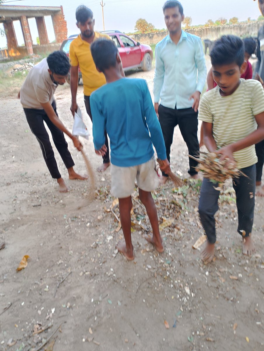 YuvaTonk's tweet photo. Swacchta hi seva Campaign by Youth Volunteers
@mansukhmandviya

@mybharatgov https://t.co/hDVg6jxpj2