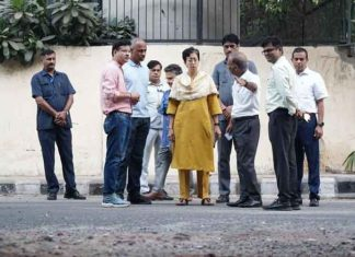 yespunjab's tweet photo. Delhi Cabinet ministers inspect PWD roads; repairs to begin soon
https://t.co/ebyqII6EFD
#DelhiGovernment #PWDRoads #RoadRepairs #KailashGahlot #RoadInspection #ArvindKejriwal #Delhi #AtishiMarlena #DelhiRoads https://t.co/PSk3SVyqZp