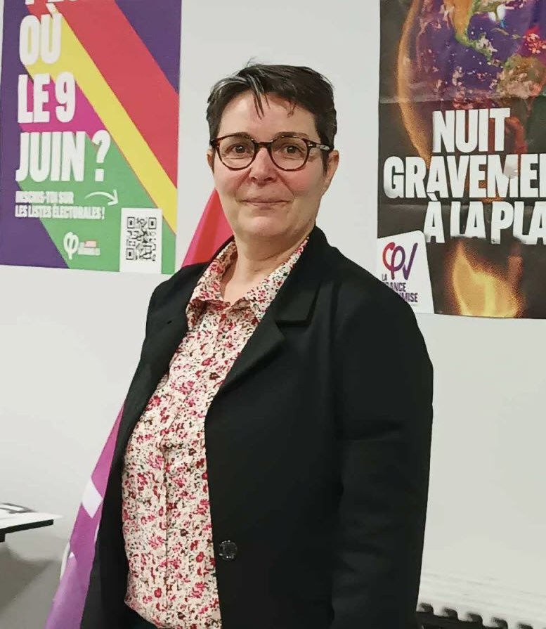 milafique's tweet photo. Celle qui rit aux éclats sur la mort de Philippine s’appelle Myriam Thieulent. Viennoise de 42 ans, elle est enseignante au lycée Galilée à Vienne, et militante LFI. 
Ne vous étonnez plus lorsque vos enfants deviennent gauchistes et violents, puisque cette chose et ses congénères https://t.co/0DC2oRuEHr
