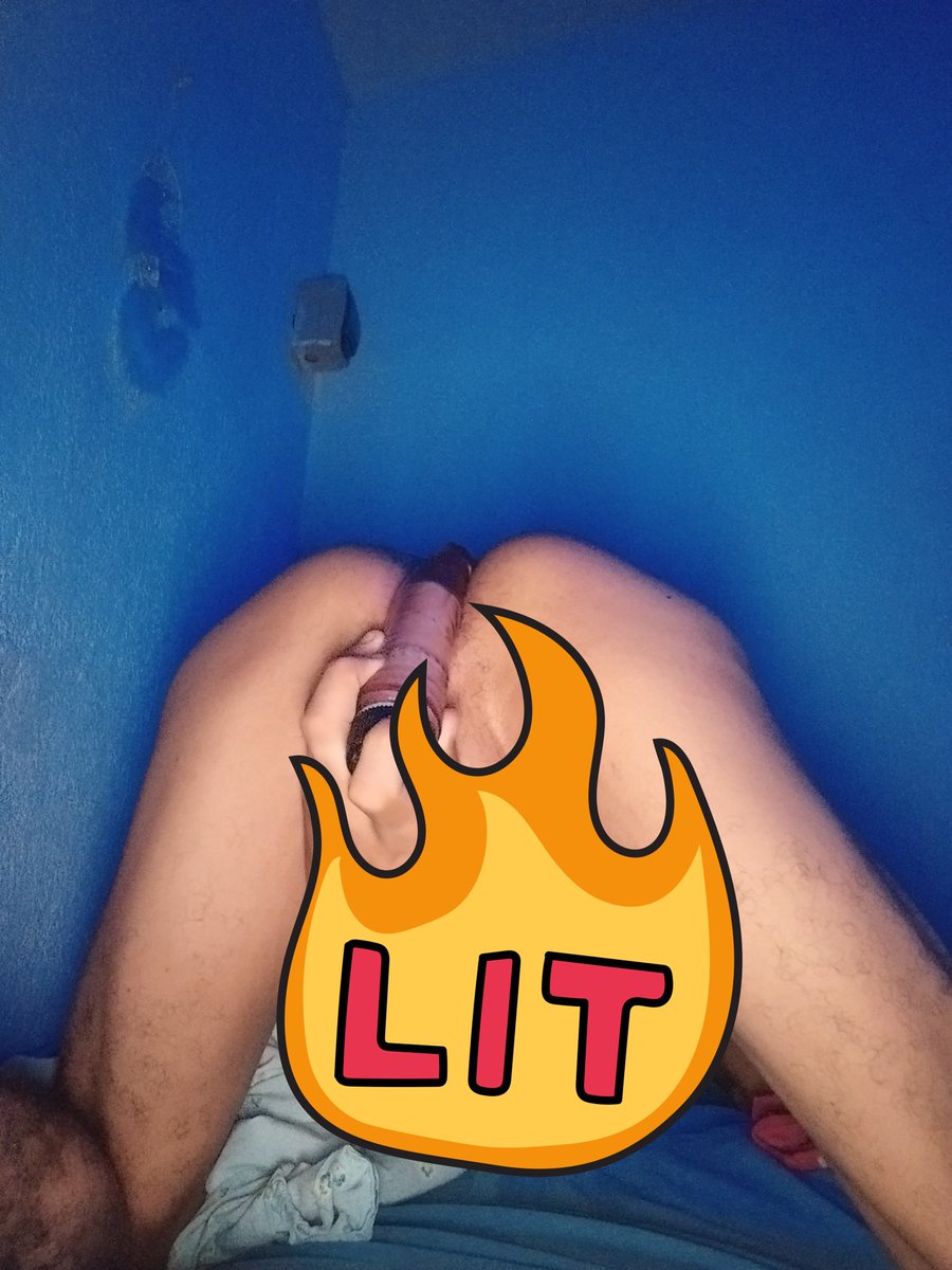 Feetslovertwo's tweet photo. Noches solitarias 🙊🥶 https://t.co/eYDnnVTB1V