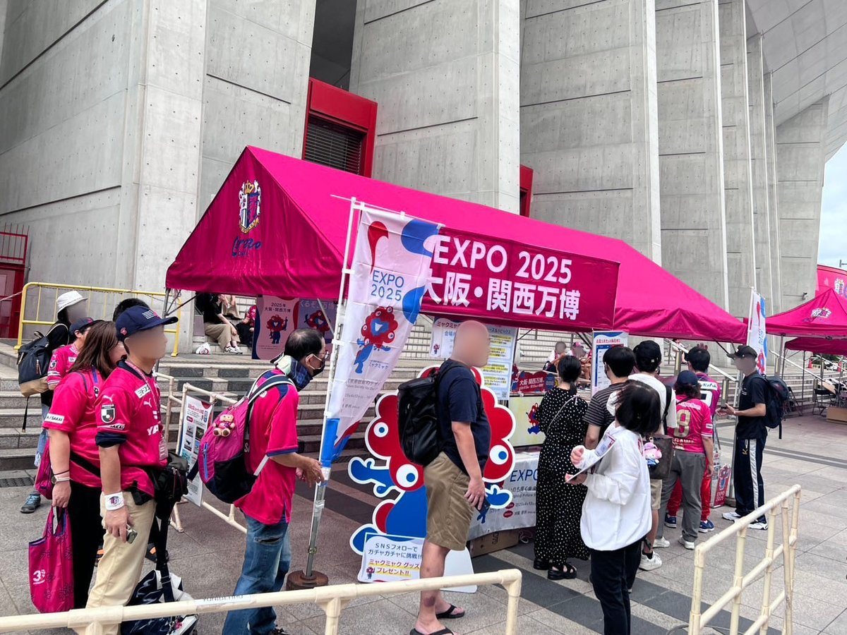 exposuisinkyoku's tweet photo. 【先週の万博PR②】
9月28日(土)にヨドコウ桜スタジアムで「セレッソ大阪ホームゲーム 「大阪・関西万博開催200日前記念マッチ」」が開催され、ブース出展でミャクミャクと一緒に万博をPRしました!
#くるぞ万博
#EXPO2025
#200DaystoGo
#セレッソ大阪
#柏レイソル
#Jリーグ https://t.co/vpYOI1jdOu