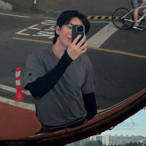 거울셀카도 입꼬리싹올라간거봐 예뻐죽어