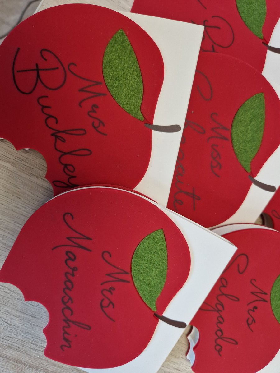 Friday 27th was National Teaching Assistants Day. Today, we cheered and gifted our incredible BISS LAs in assembly. Thank you for all that you do! ❤️ #NationalTADay #Thankyou <a href="/BISStockholm/">British International School of Stockholm</a> @BISS_Principal <a href="/BISS_Ekeby/">Robert King</a>