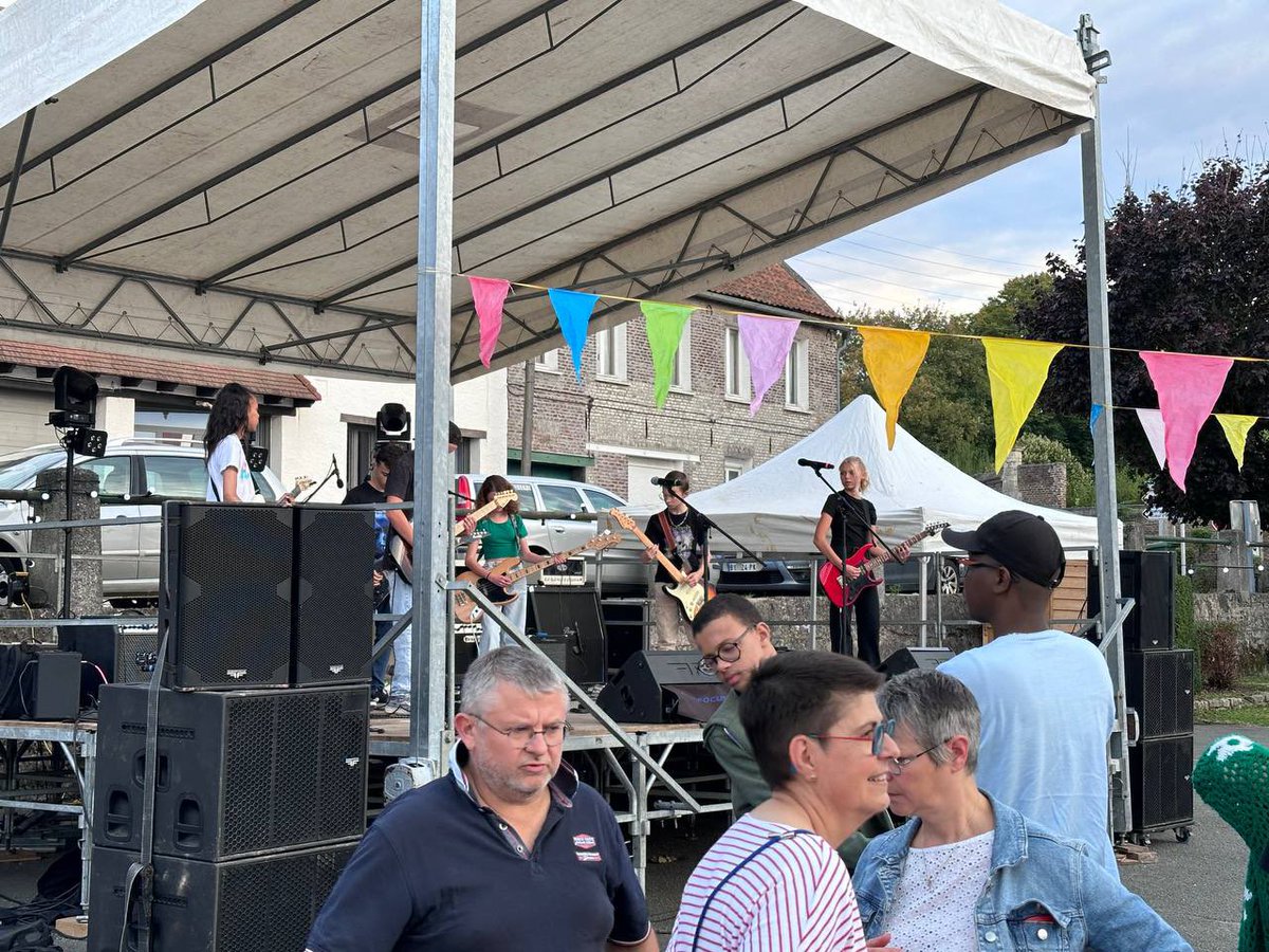 MarchioMatthieu's tweet photo. 🌞🗓️ Pour vous souhaiter un bon début de semaine, je partage avec vous ces photos du spectacle « Mon voisin ce héros » que j’ai pu découvrir la semaine passée.

🎺🎶 L'Harmonie de #Lewarde et ses invités ont organisé un concert afin de revivre l'ambiance des guinguettes d'antan ! https://t.co/y3dgZD71yK