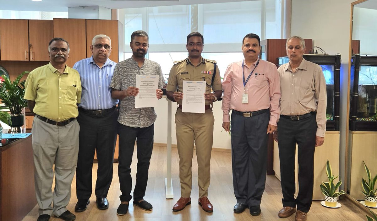 Jointcptraffic's tweet photo. BTP and BAF (Bangalore Apartments’ Federation) have signed the MoU which aims to promote road safety and reduce traffic congestion in Bengaluru by sharing real-time traffic alerts and collaborating on initiatives to address traffic issues.
Key Highlights:
1.Real-time Traffic Alerts:  BTP will share traffic updates and alerts with BAF, enabling apartment residents to plan their commutes efficiently.
2.Joint Traffic Management Initiatives: Both parties will work together to identify and address traffic bottlenecks, promoting smooth traffic flow.
3.Data-Driven Solutions: BTP will provide data analytics and insights to BAF, helping optimize traffic management.
https://t.co/1QRczXQWyO Engagement: Regular workshops, awareness campaigns, and events will be organized to educate residents on road safety and responsible driving.
5.BAF will integrate the above in their member’s app.