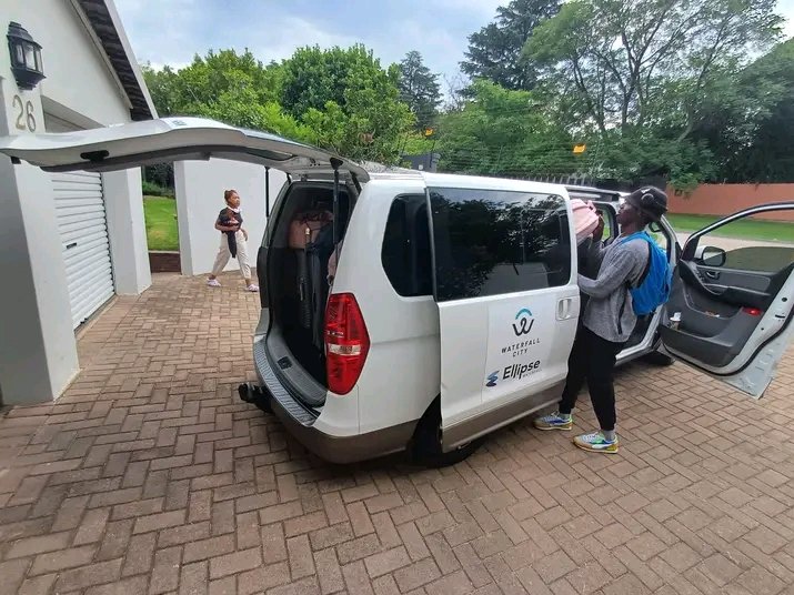 LindaniMap46227's tweet image. @JoburgMPD  please help I'm assisting my friend here her car was stolen at pretoria and her driver was kidnapped itss a tour business car her name is  @manxums1  she opened the case at police station and applied for car tracking company to seek help but nothing happening