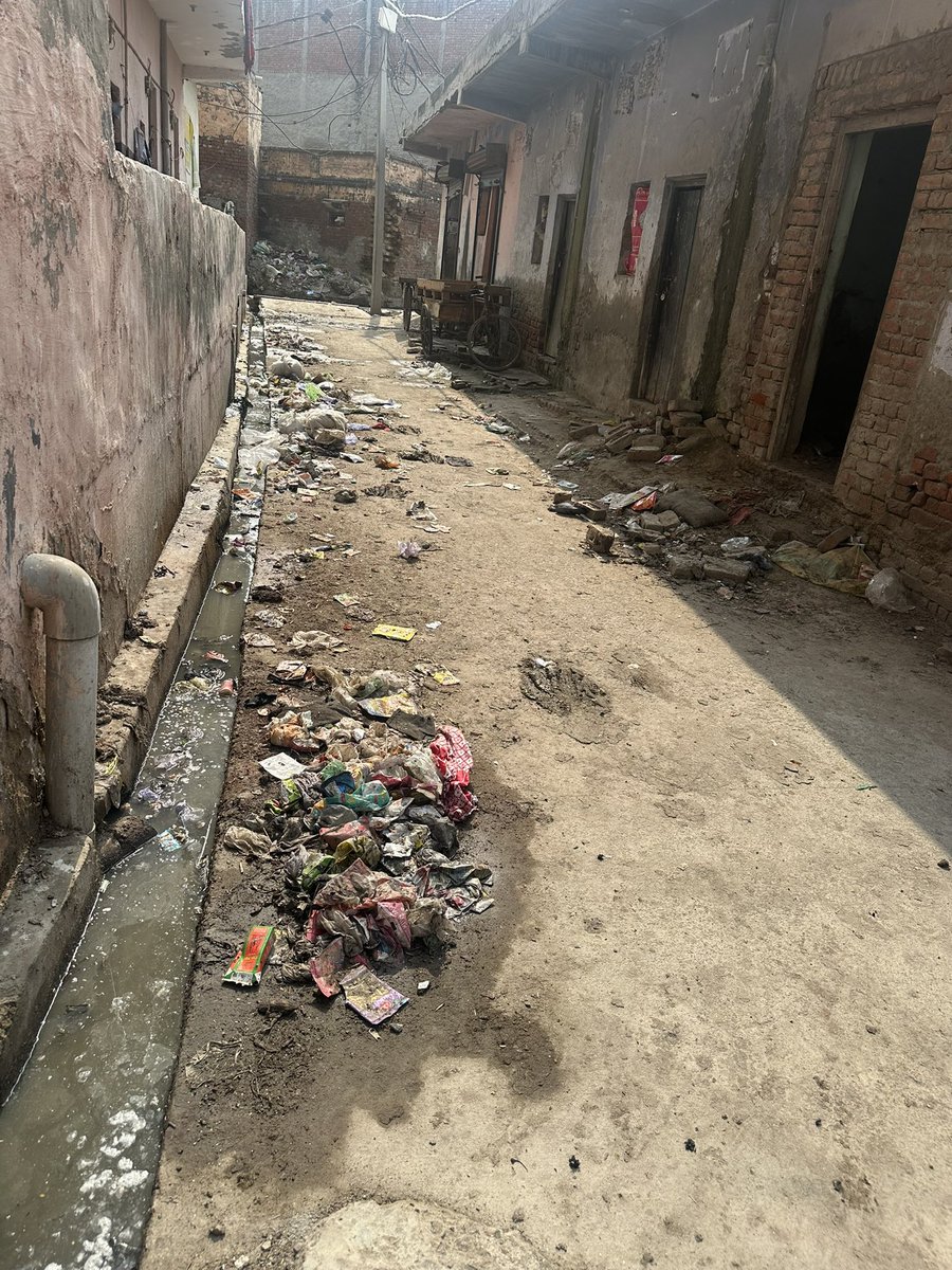 PrinceBhati9594's tweet image. ग्राम याकूबपुर में ये सफाई का आलम है नोएडा प्राधिकरण का ये रव्या  गावो को लेकर है लगातार गाव में गंदगी भड़तीं जा रही है जिससे बिमार्या भड़ती जा रही गांव की तुरंत सफाई कराये प्राधिकरण !
@noida_authority 
@CeoNoida 
@noidapolice 
@dmgbnagar