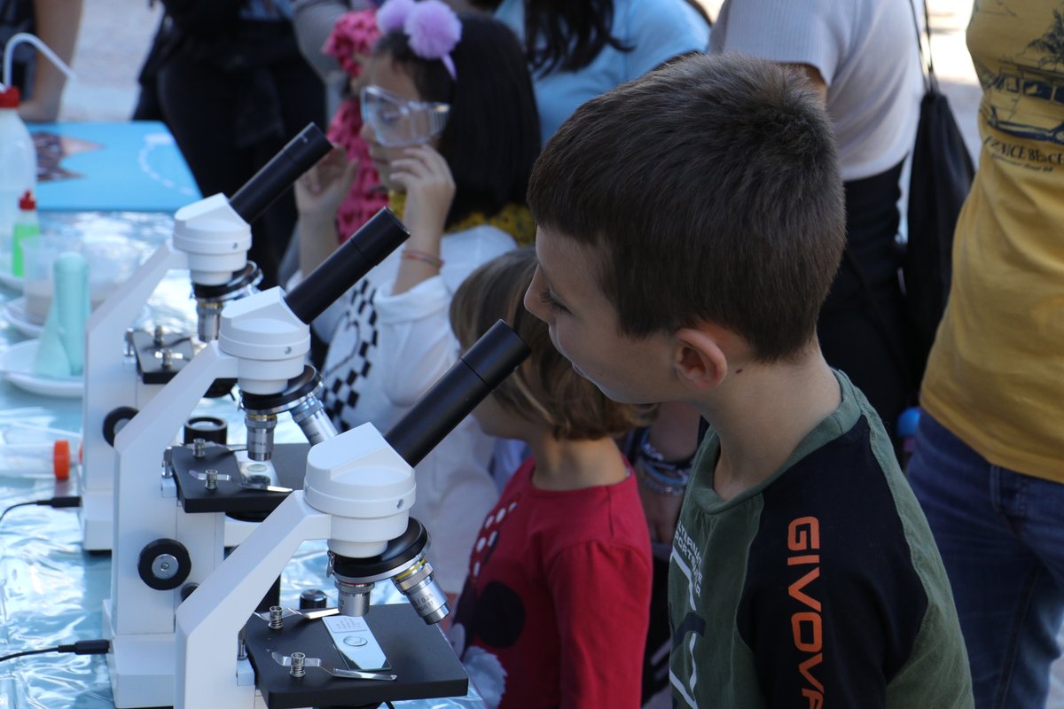 Festivalinnova7's tweet image. A Settimo si è svolta la Notte Europea delle Ricercatrici e Ricercatori 💫
Piazza della Libertà è diventata un laboratorio a cielo aperto grazie agli enti del territorio attivi nella ricerca scientifica e in Ecomuseo hanno aperto al pubblico due nuove esposizioni
 #UNIGHTproject