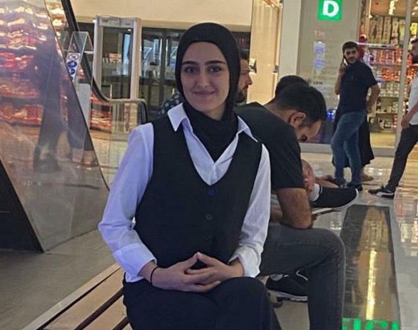 Van’da lise öğrencisi #SümeyyeAziz’den 19 Eylül’den bu yana haber alınamıyor. 

Soruyoruz, 11 gündür kayıp olan sıra arkadaşımız Sümeyye nerede ve neden bulunamıyor?
