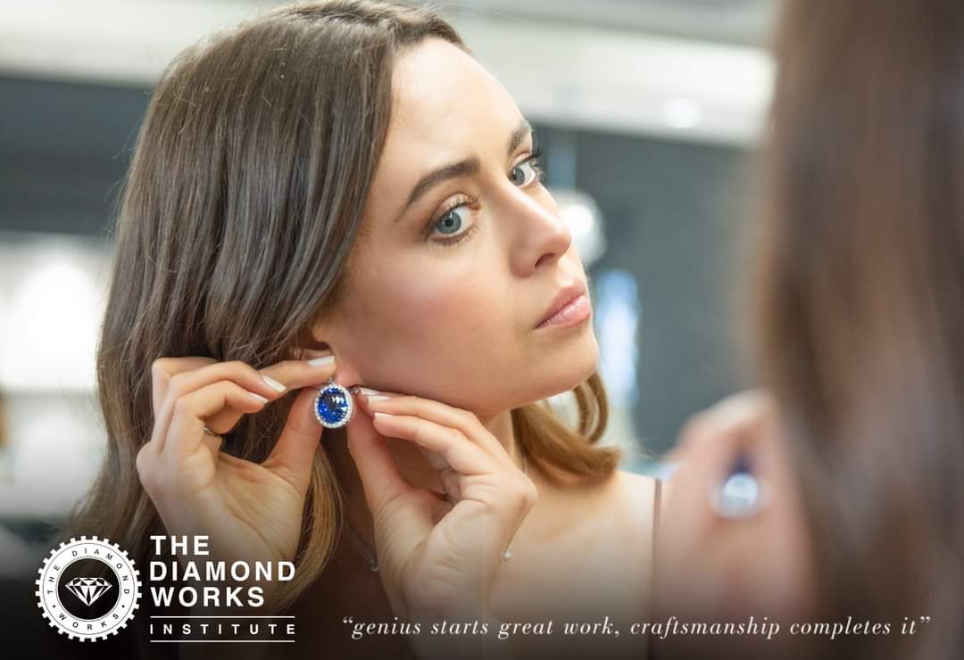 "Jewellery isn’t just an accessory; it’s a reflection of who you are, a way to wear your story and sparkle with every step." - Unknown 💎

#TheDiamondWorks #SparklingTour #Jewellery #Craftsmanship #CapeTown #SouthAfrica #Tanzanite #Earrings 

Photo by Belia Oh Photography