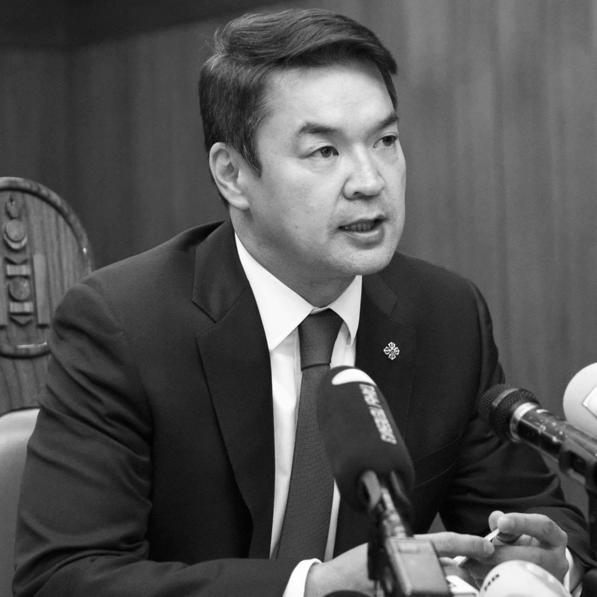 Иргэний үг: "Ачит Монгол улсын 28 дахь Ерөнхий сайд асан Чимэдийн Сайханбилэгт талархаад баршгүй ажээ! 

Учир нь өнөөдөр манай Монгол улсын сангийн яамнаас..."2025 онд Монгол улс нь нүүрсний экспорт 84 сая тонн, зэсийн экспорт 7 сая тонн, экспортын орлого 19 тэрбум$, төсвийн